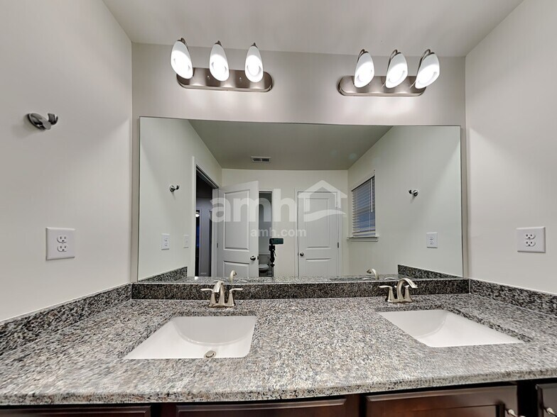 Building Photo - 1380 Ashlyn Ct