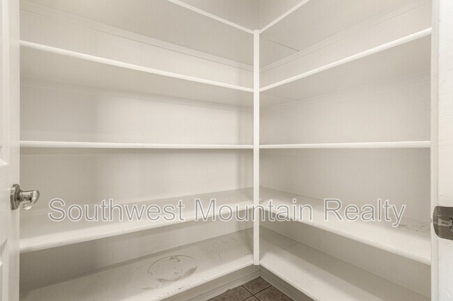 Building Photo - 1098 W Oak Tree Ln