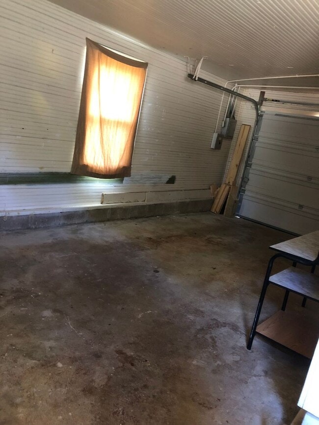Building Photo - Charming 2 Bedroom Home with Garage in Sea...
