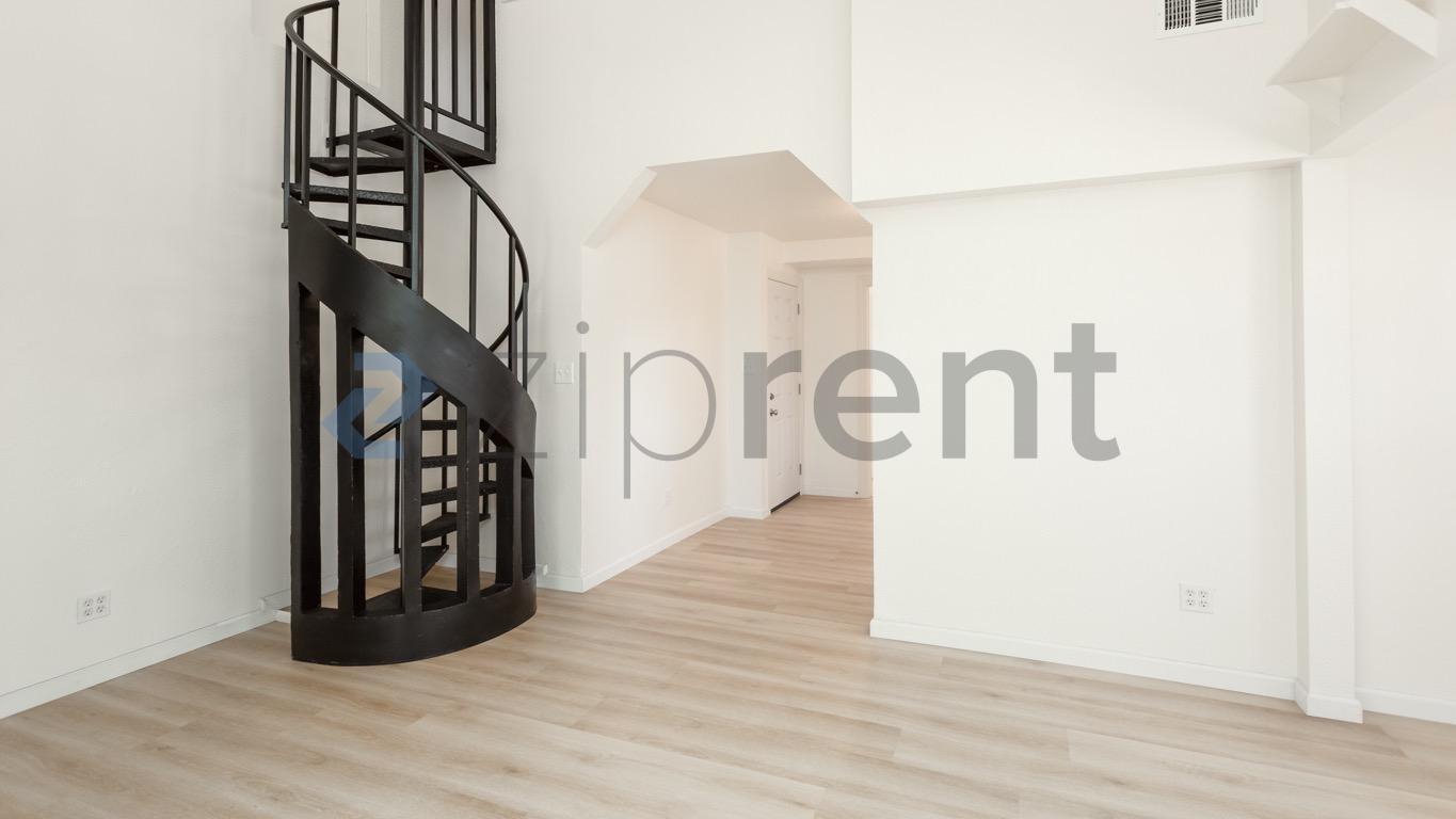 Building Photo - Unit 4