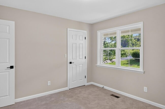 Building Photo - 9512 Heathwood Dr