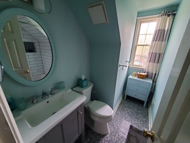 Building Photo - 108 Botney Way