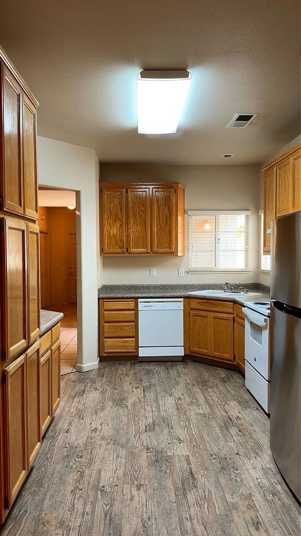 Building Photo - 689 Gateway Cir