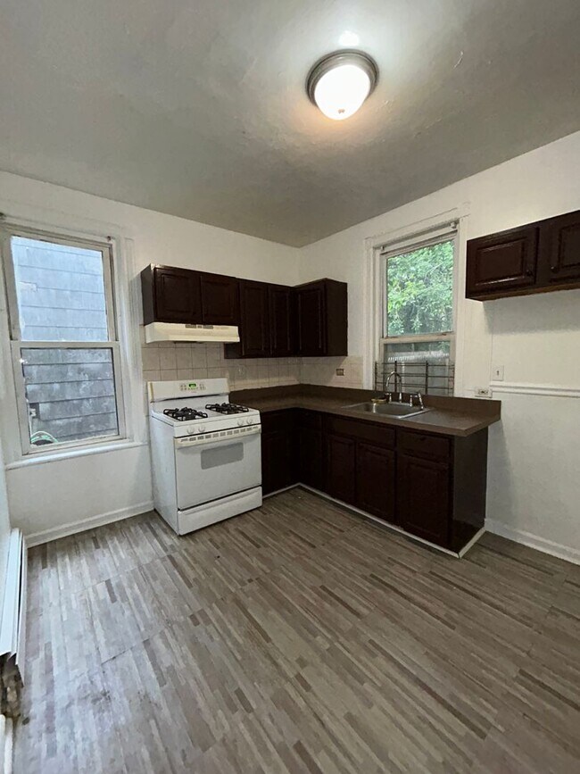 Building Photo - 454 W Hanover St