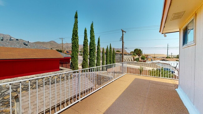 Building Photo - 9033 Leo St