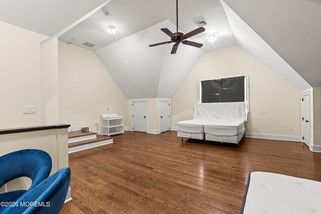 Building Photo - 558 Cedar Ave