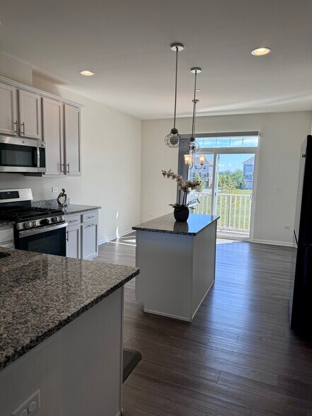 Building Photo - 14024 S Sheridan Trl