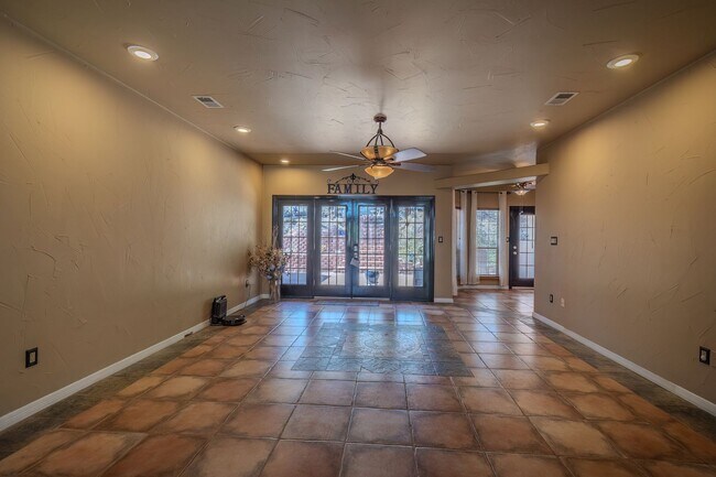 Building Photo - 111 Coker Ln