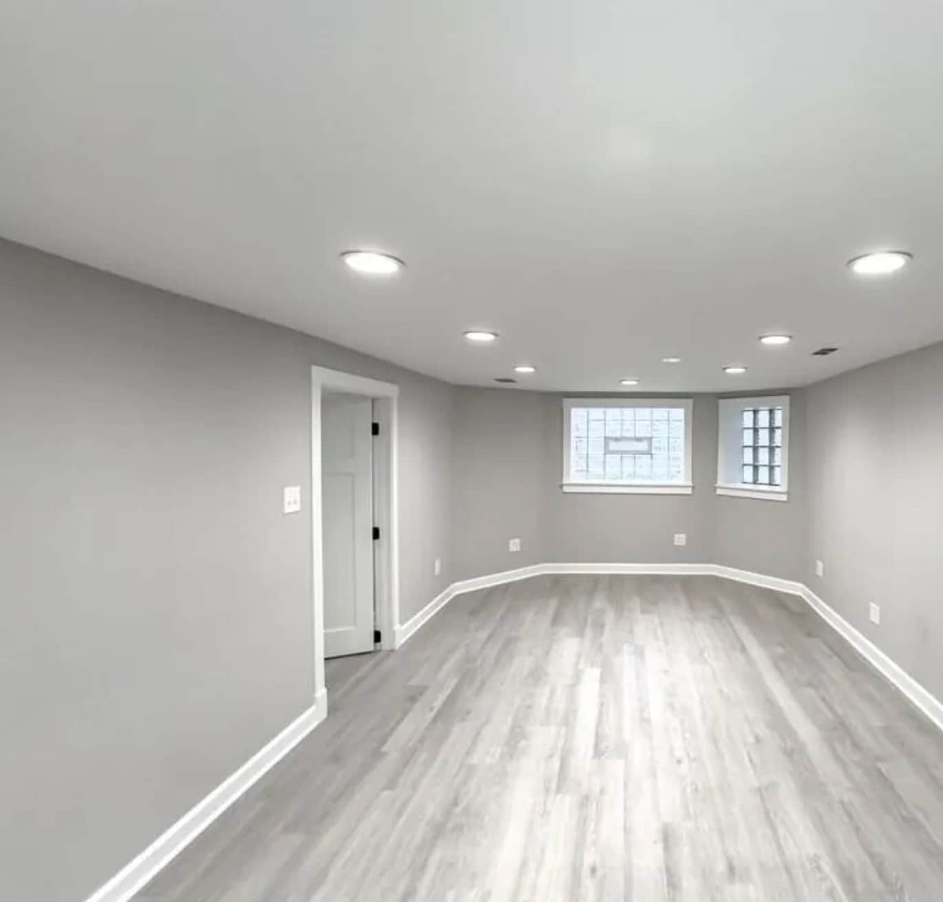 Building Photo - 1536 N Hamlin Ave