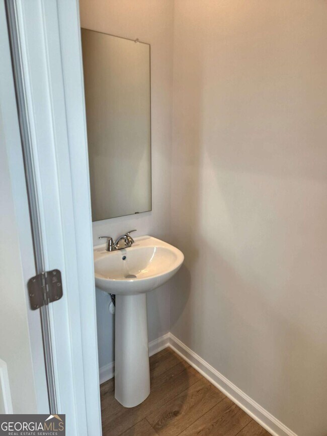 Building Photo - 821 York Aly