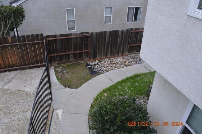 Building Photo - 1561 Spring Ct