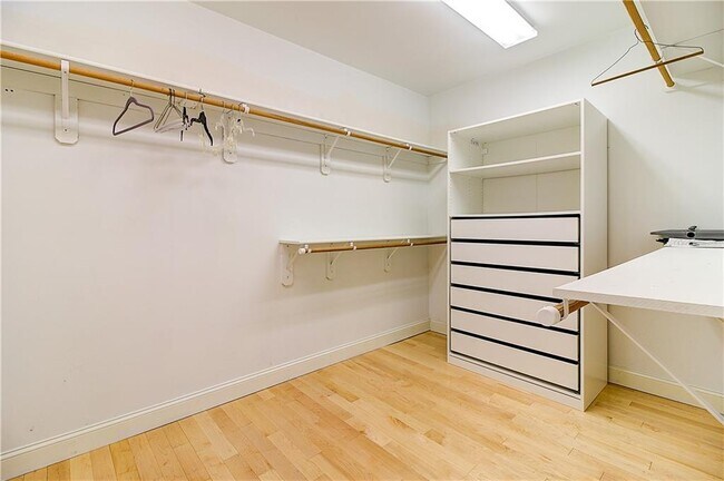 Building Photo - 241 Channel View
