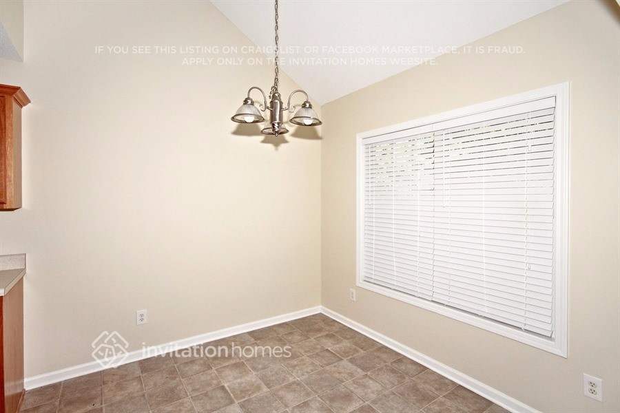 Building Photo - 3061 Ridgeview Dr