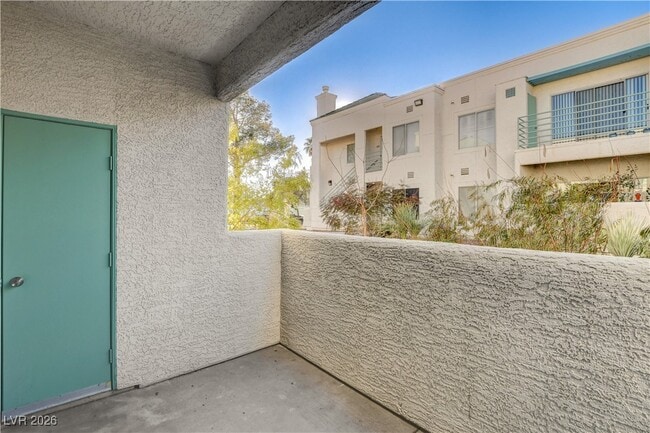 Building Photo - 7100 W Pirates Cove Rd