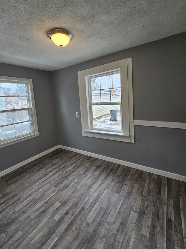 Building Photo - Freshly Painted 3-Bedroom, 1-Bathroom Home – $1,400/Month | 1,760 Sq. Ft. | Accepting Section 8