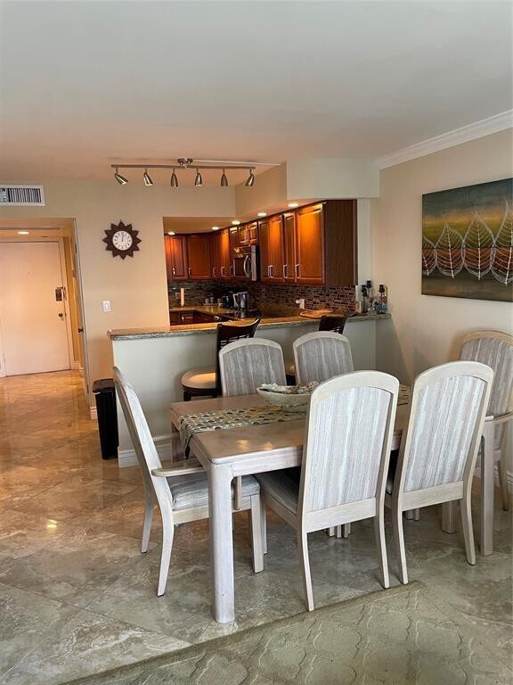 Building Photo - 209 N Fort Lauderdale Beach Blvd