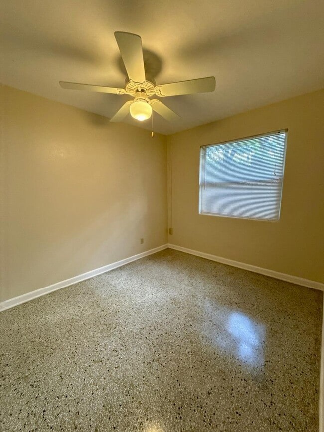 Building Photo - 2 bedroom in Jacksonville FL 32207