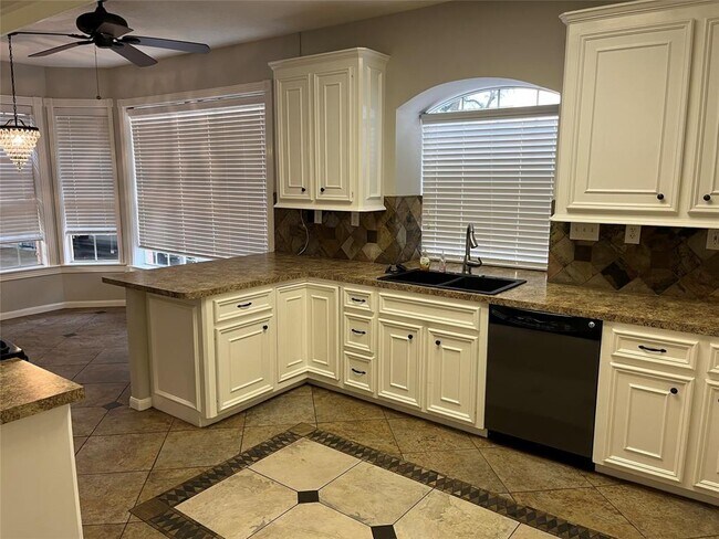 Building Photo - 6507 Stone Briar Dr