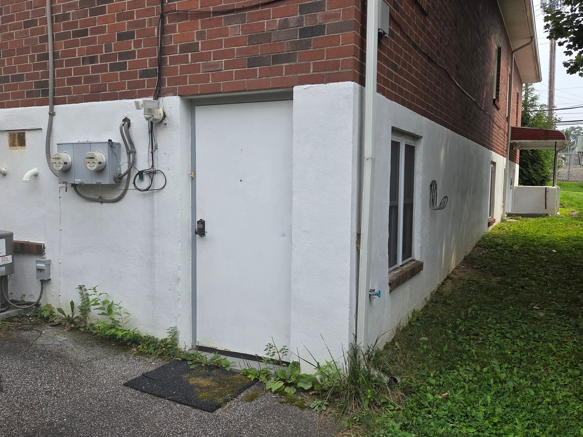 Second entrance - 321 E Jefferson St
