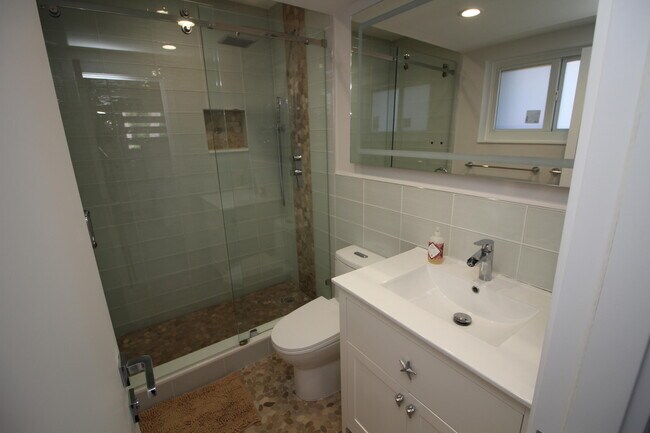 Building Photo - 2548 SE 14th St