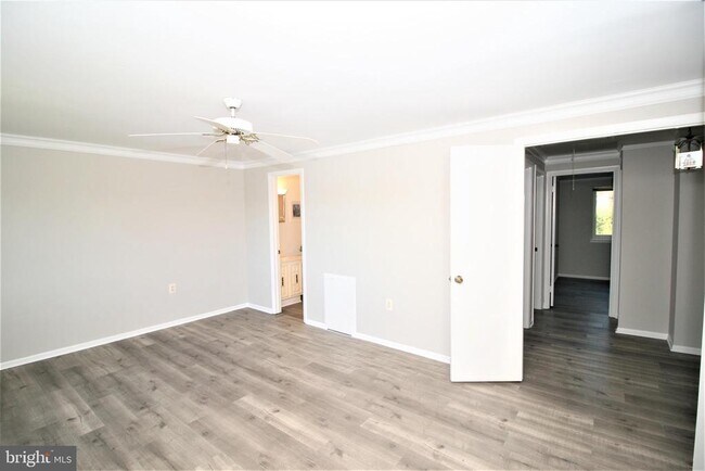 Building Photo - 8943 Centerway Rd