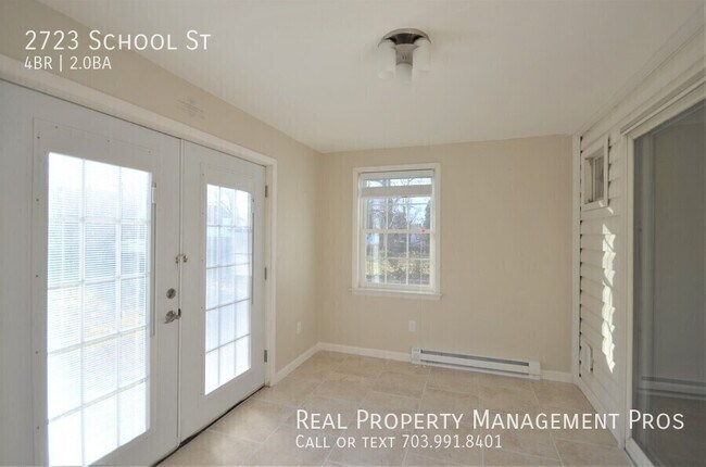 Building Photo - 2723 School St