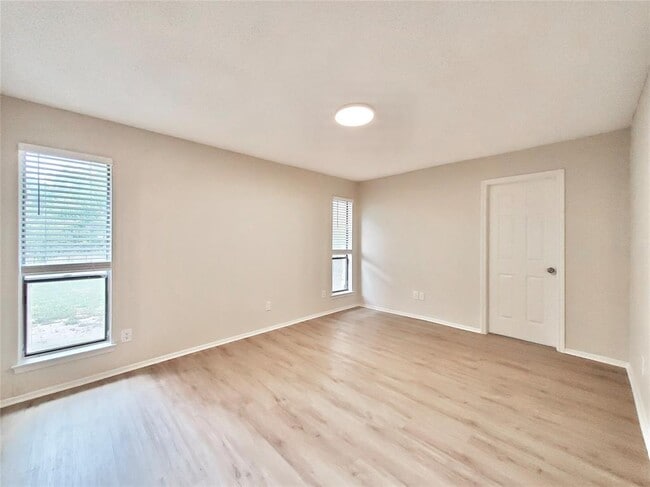 Building Photo - 9512 Meadowheath Dr