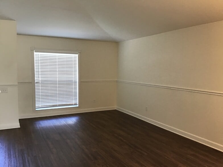 Building Photo - 3232 Falcon Point Dr