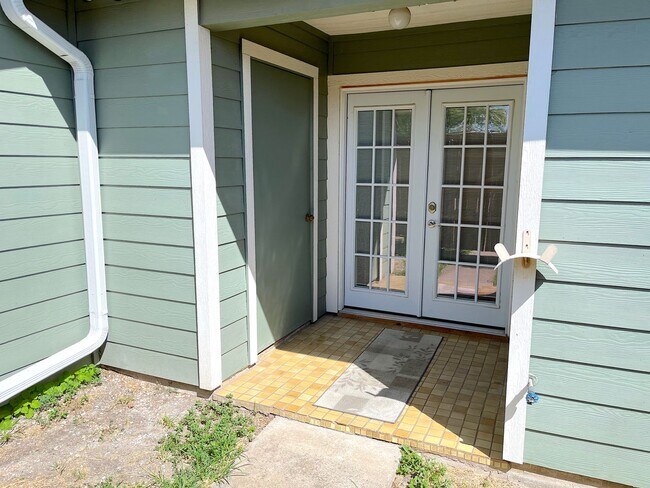 Building Photo - AUG 2026 PRE-LEASE!  Spacious 2 Bedroom Condo