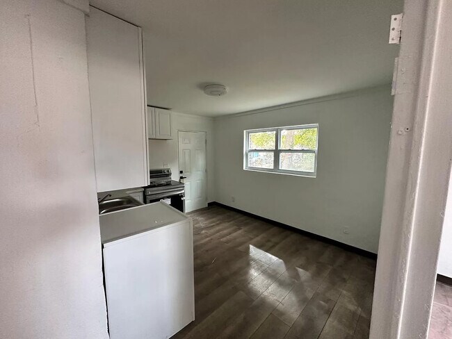 Building Photo - 112 Baptist Ct