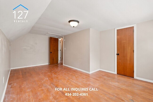 Building Photo - Spacious 4-Bedroom Single Family home with Large Backyard & Ample Storage