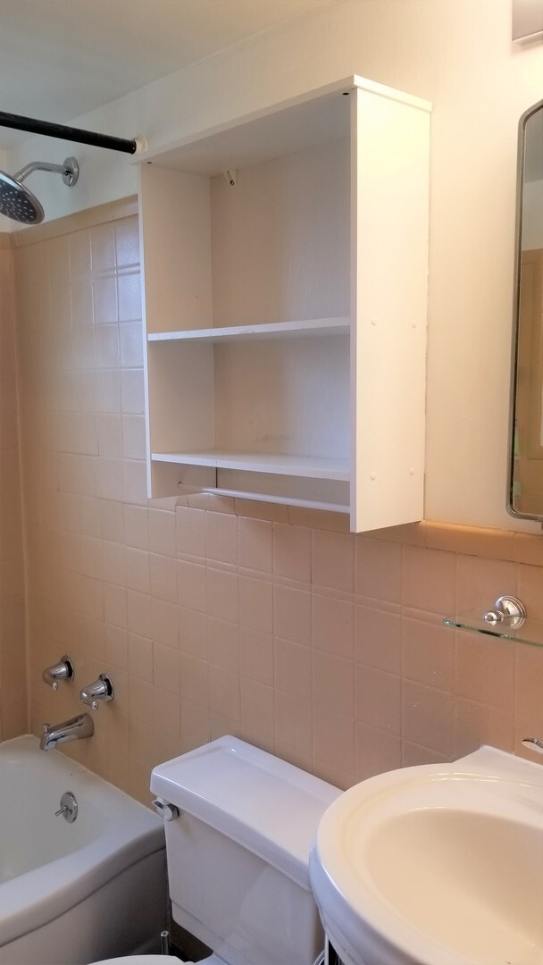 Building Photo - CHECK ME OUT!  3 Bedrooms, 2 Full Baths, B...