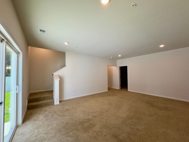 Building Photo - Charming 4 Bedroom/2.5 Bathroom Home in Bel Air, MD!