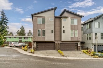 Building Photo - Modern Tri-Level 4BD/3.5BTH Townhouse in Lynnwood for Rent! Pet Friendly!