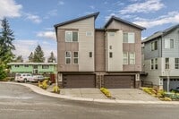 Building Photo - Modern Tri-Level 4BD/3.5BTH Townhouse in Lynnwood for Rent! Pet Friendly!