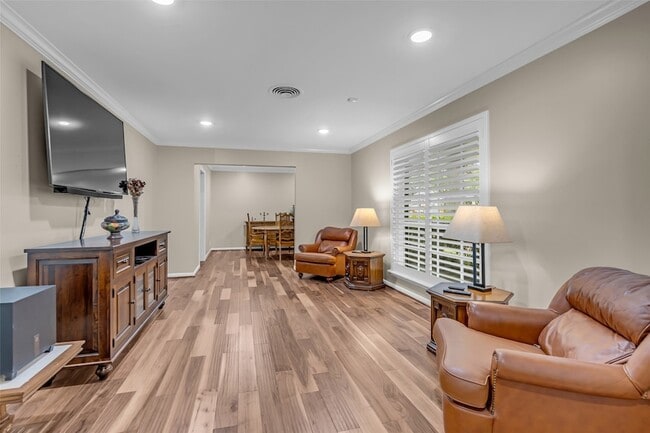 Building Photo - 10051 Meadow Lake Ln