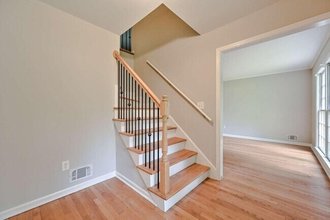 Building Photo - 4377 Vintage Ln