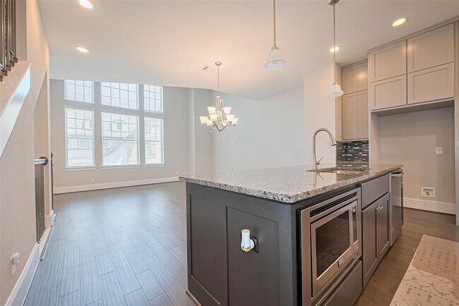Building Photo - 11007 Acorn Falls Dr