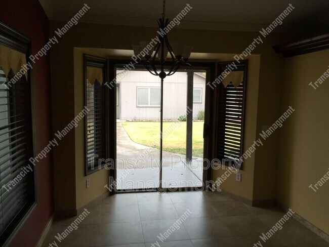 Building Photo - 5118 E Adobe St