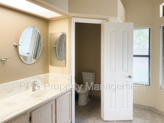 Building Photo - 5517 W Aster Dr