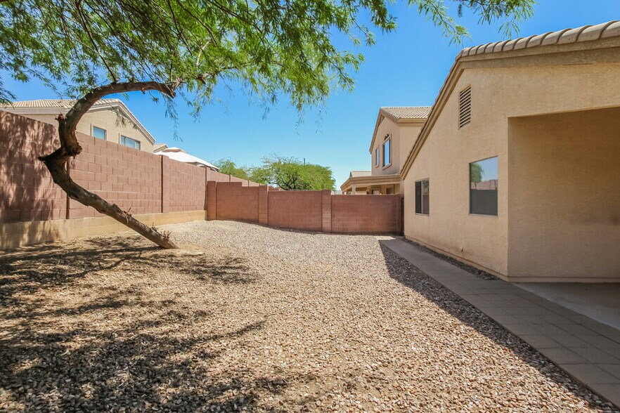 Building Photo - 21818 W Sonora St