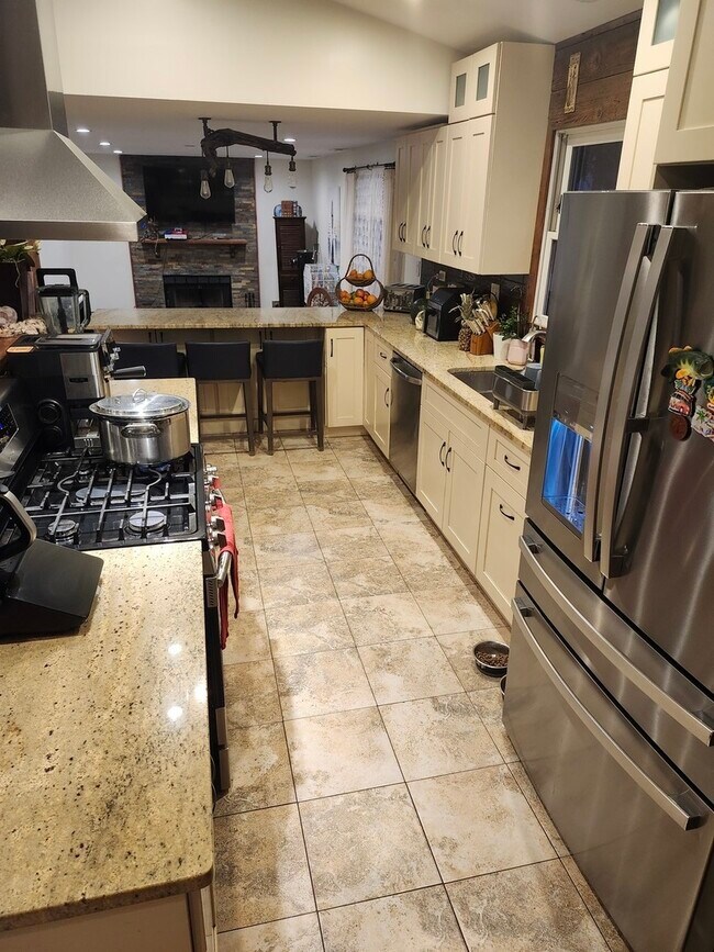 Building Photo - 301 Oakbrook Ct