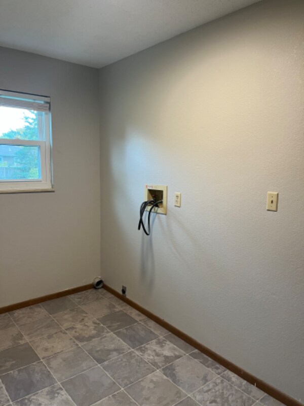 Building Photo - 128 White Pine Ave