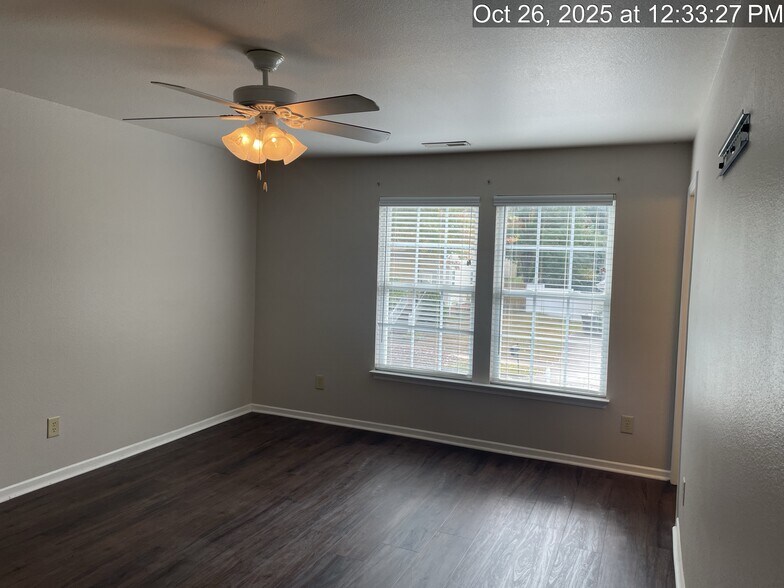 Building Photo - 557 Lakeside Valley Dr