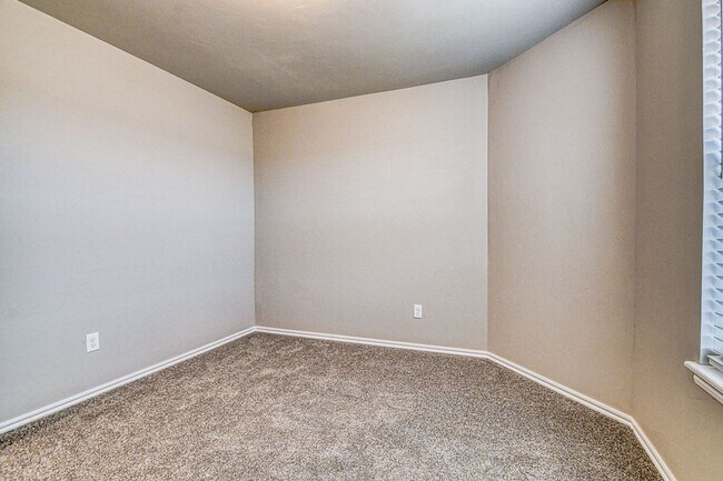 Building Photo - Beautiful Newer Construction Home!
