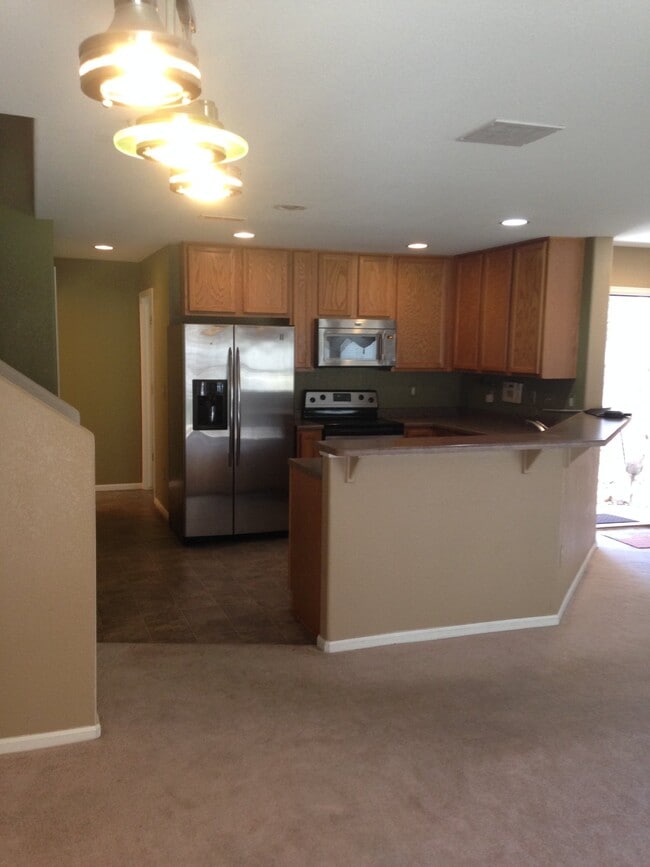 Building Photo - 3BD/2.5BA in Englewood with Attached Garage