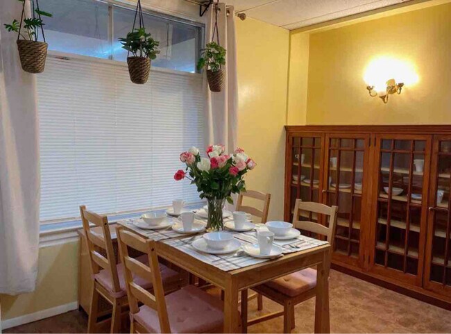 Building Photo - 5432 Baywood St