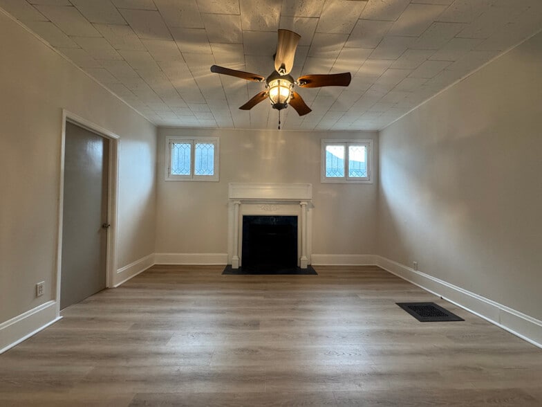 Building Photo - 604 Willis Ave