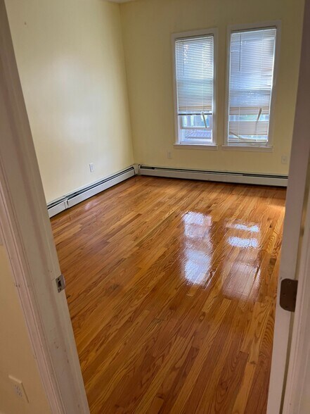 Building Photo - 462 S 7th Ave