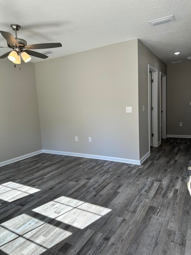 Building Photo - 608 Lee Ave